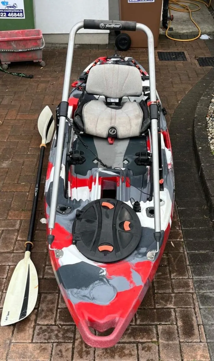 Fishing kayak - Image 3