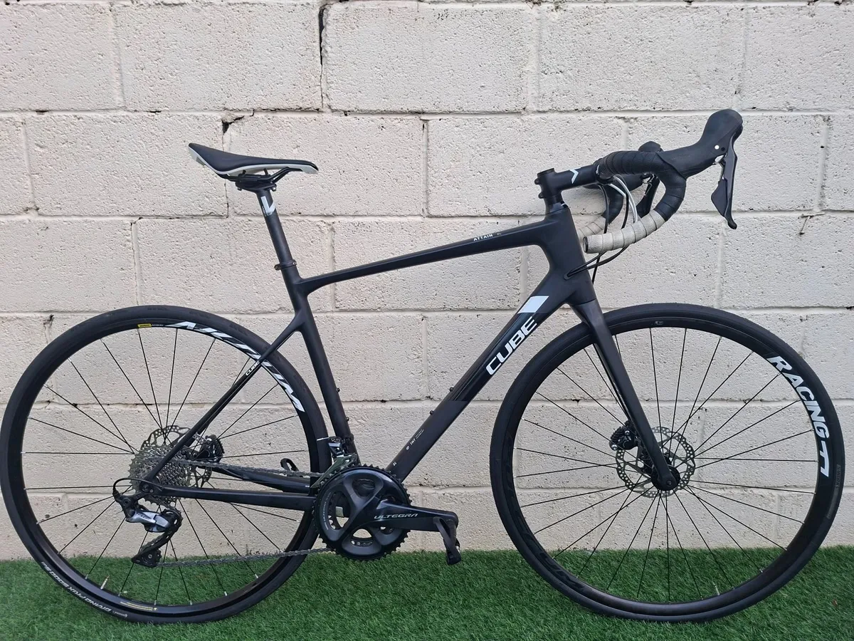 Cube Attain Carbon Road Bike - Image 1