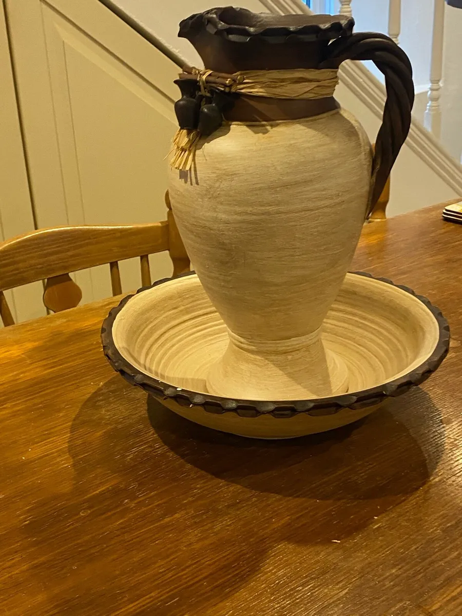 Washing bowl and jug - Image 1