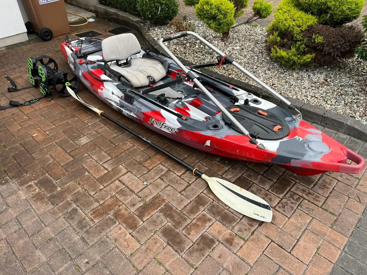 Fishing kayak - Image 2
