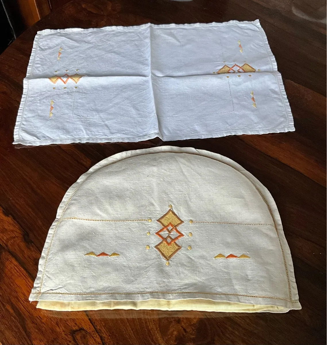 Vintage Art Deco Geometric Tea Cosy + Tray Cloth - Image 1