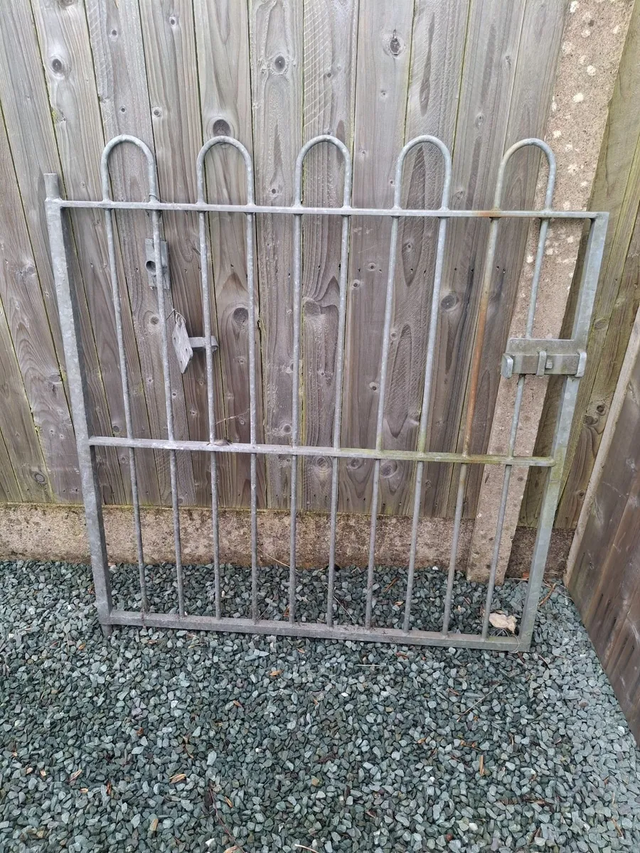 Gate