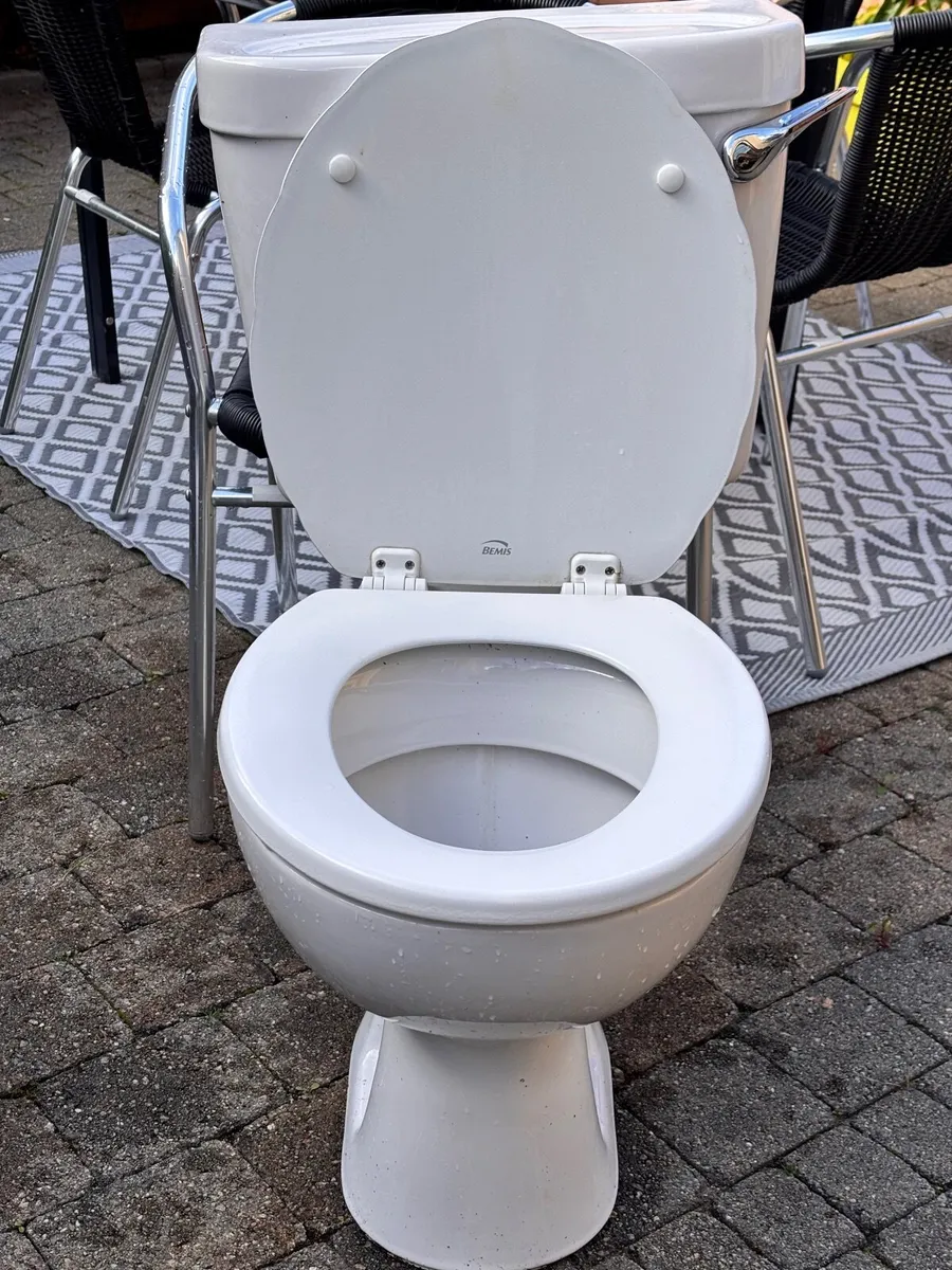 WC toilet, cistern, wash hand basin and pedestal - Image 2