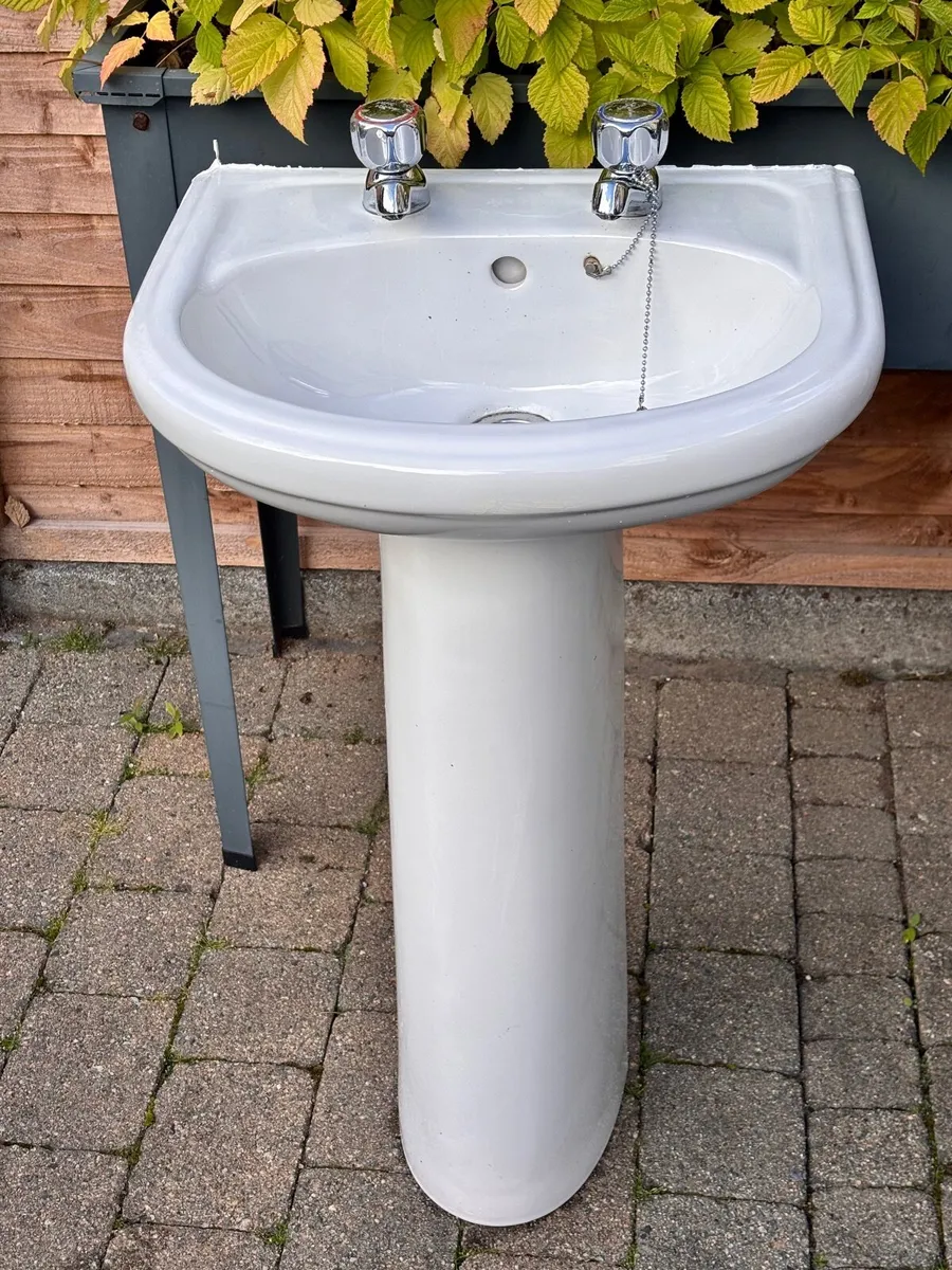 WC toilet, cistern, wash hand basin and pedestal - Image 3