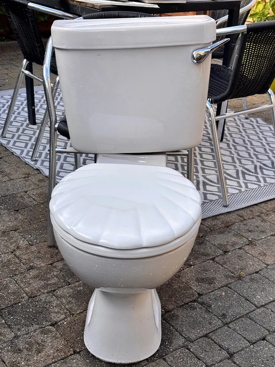 WC toilet, cistern, wash hand basin and pedestal - Image 4