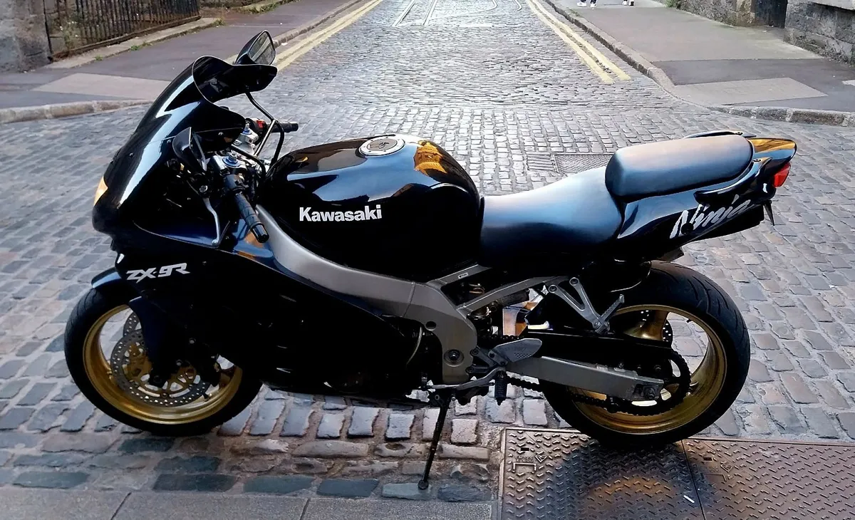 KAWASAKI ZX9R - Image 4