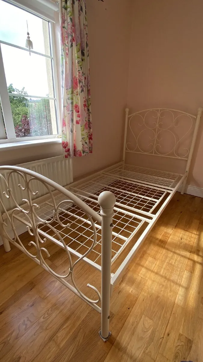 Ivory metal frame single bed - Image 1