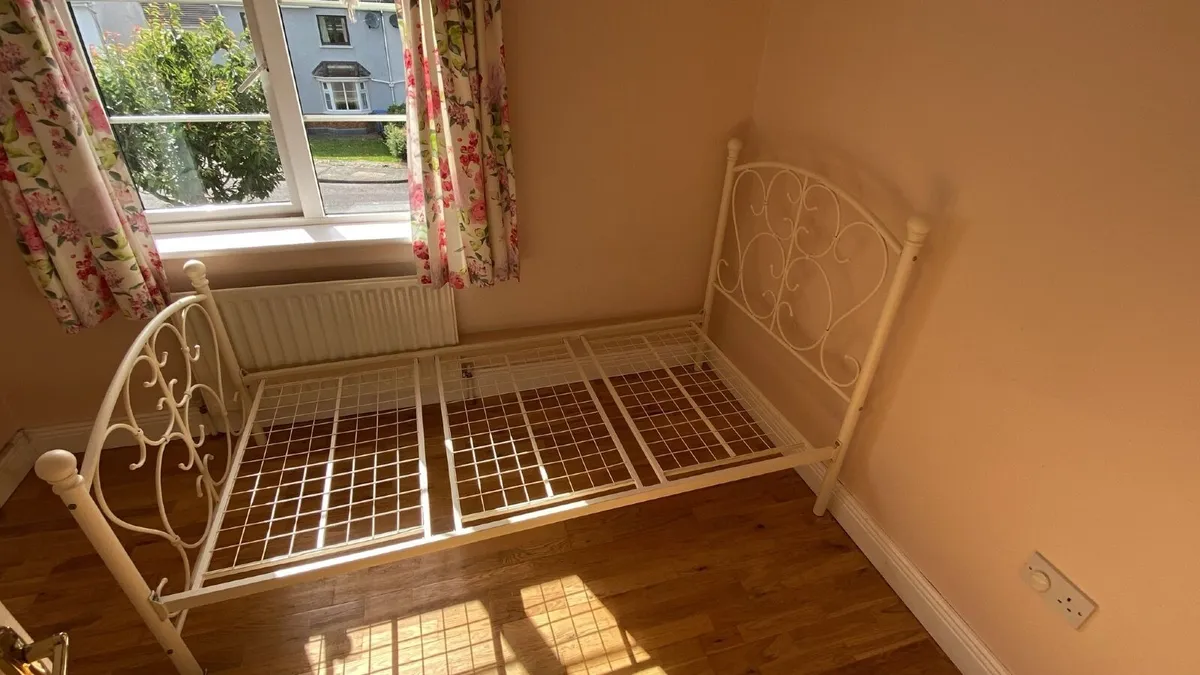 Ivory metal frame single bed - Image 2