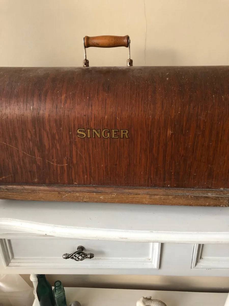 Antique singer sewing machine - Image 4