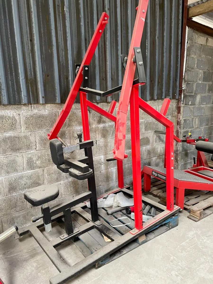 Plate Loaded Lat Pull-down Red New