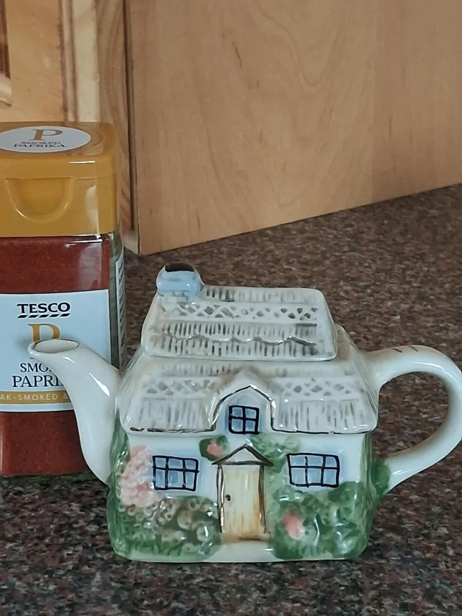 Vintage Miniature Cottage Teapots Collection (Set - Image 4
