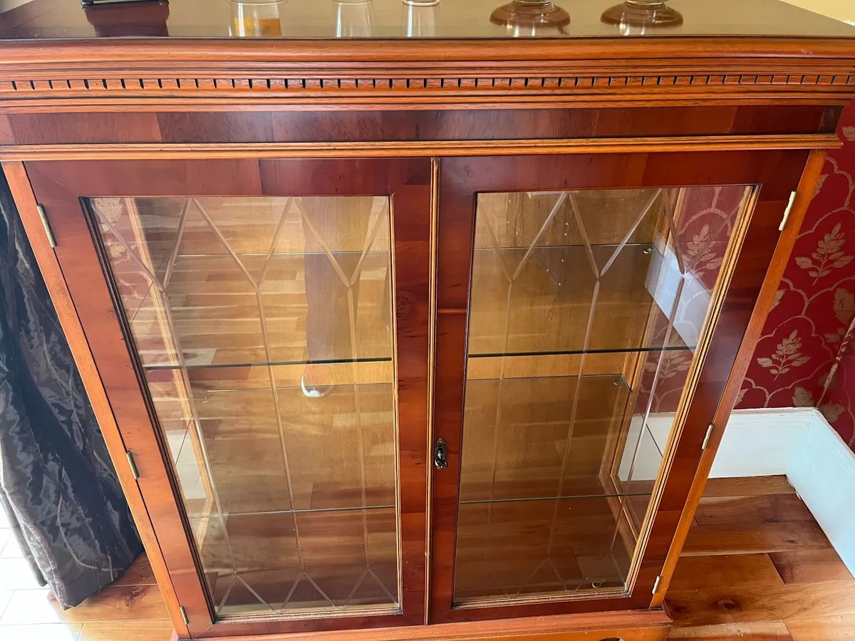 Beautiful Glass Display Cabinet - Image 2