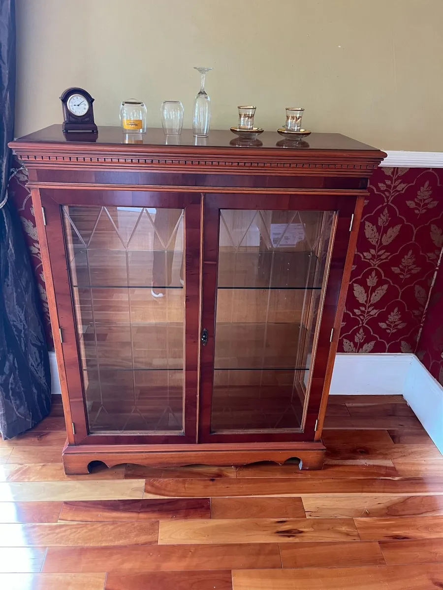 Beautiful Glass Display Cabinet - Image 3