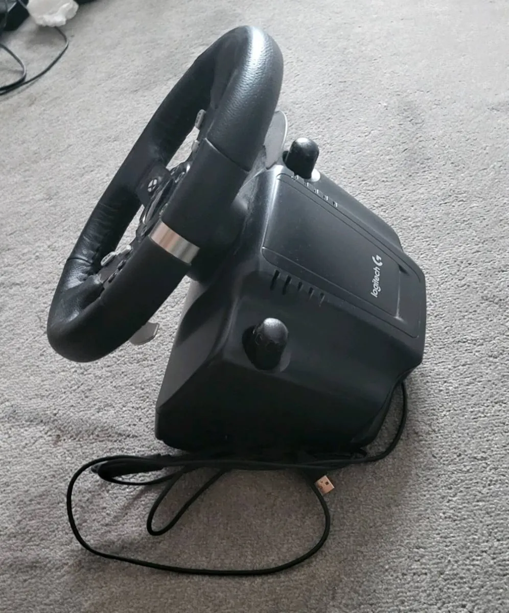 Logitech G920 wheel + pedals - Image 3