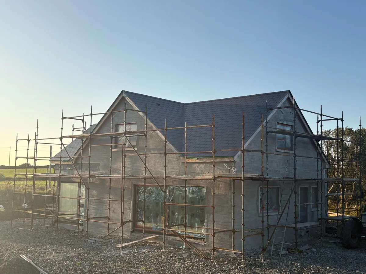 Scaffolding for 2600sq ft house plus more - Image 1