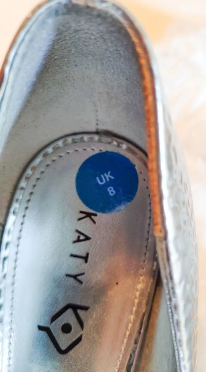 Katie Perry Silver High Heel Shoes (uk 8) Used. - Image 4