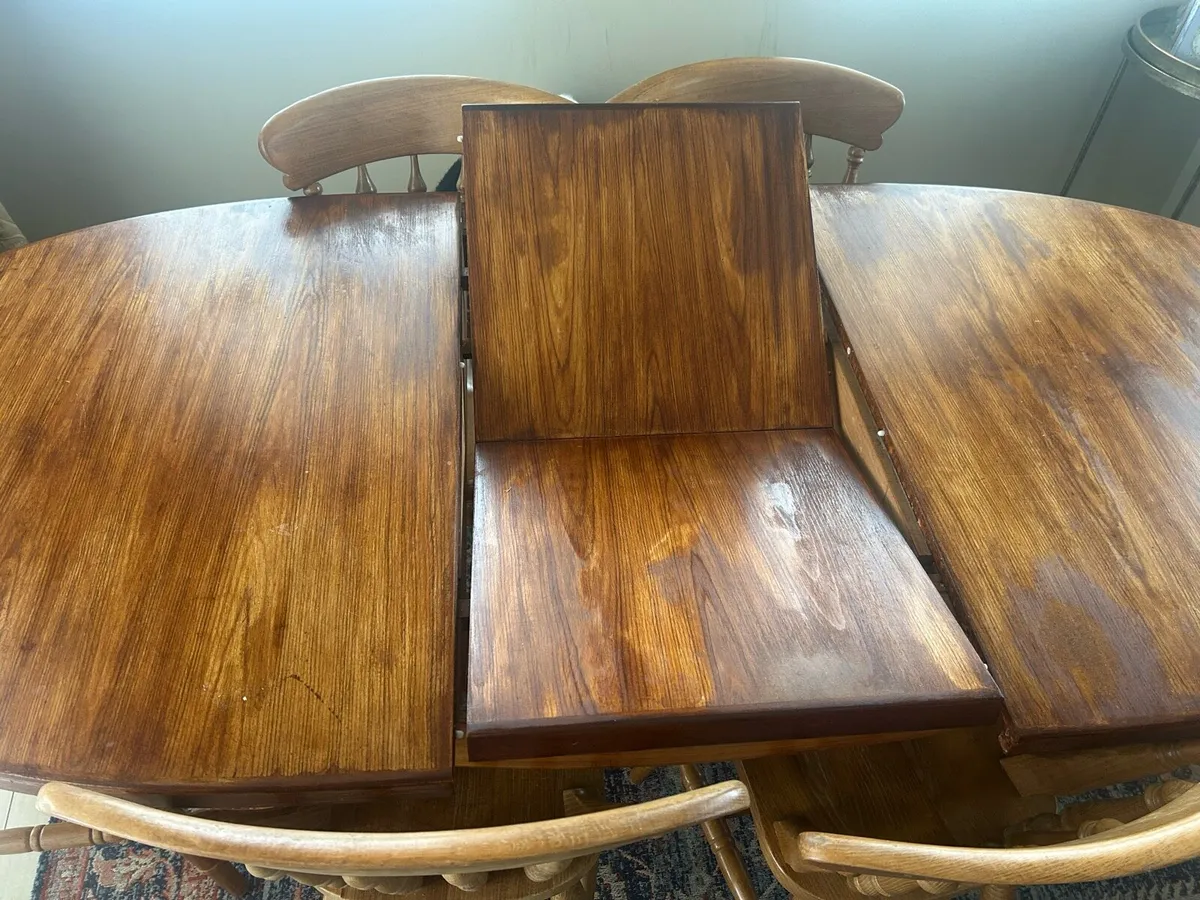 Extendable table and chairs - Image 2