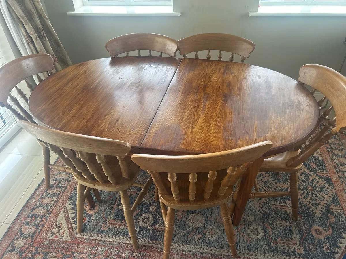 Extendable table and chairs - Image 3