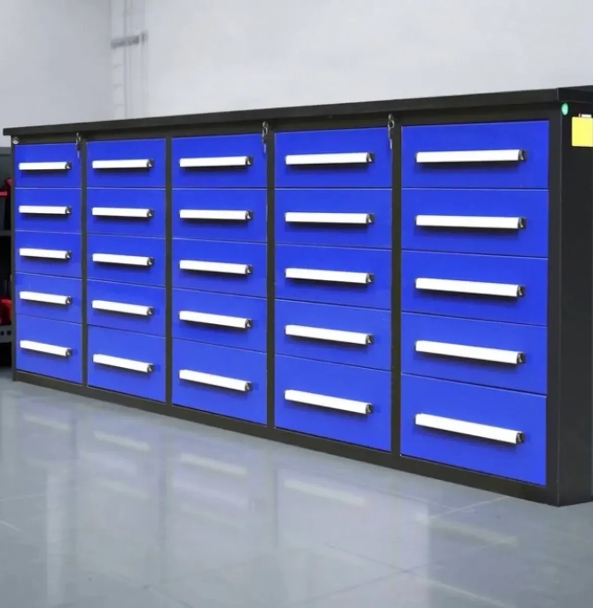 7 Ft heavy duty workbench -20 drawers - Image 4