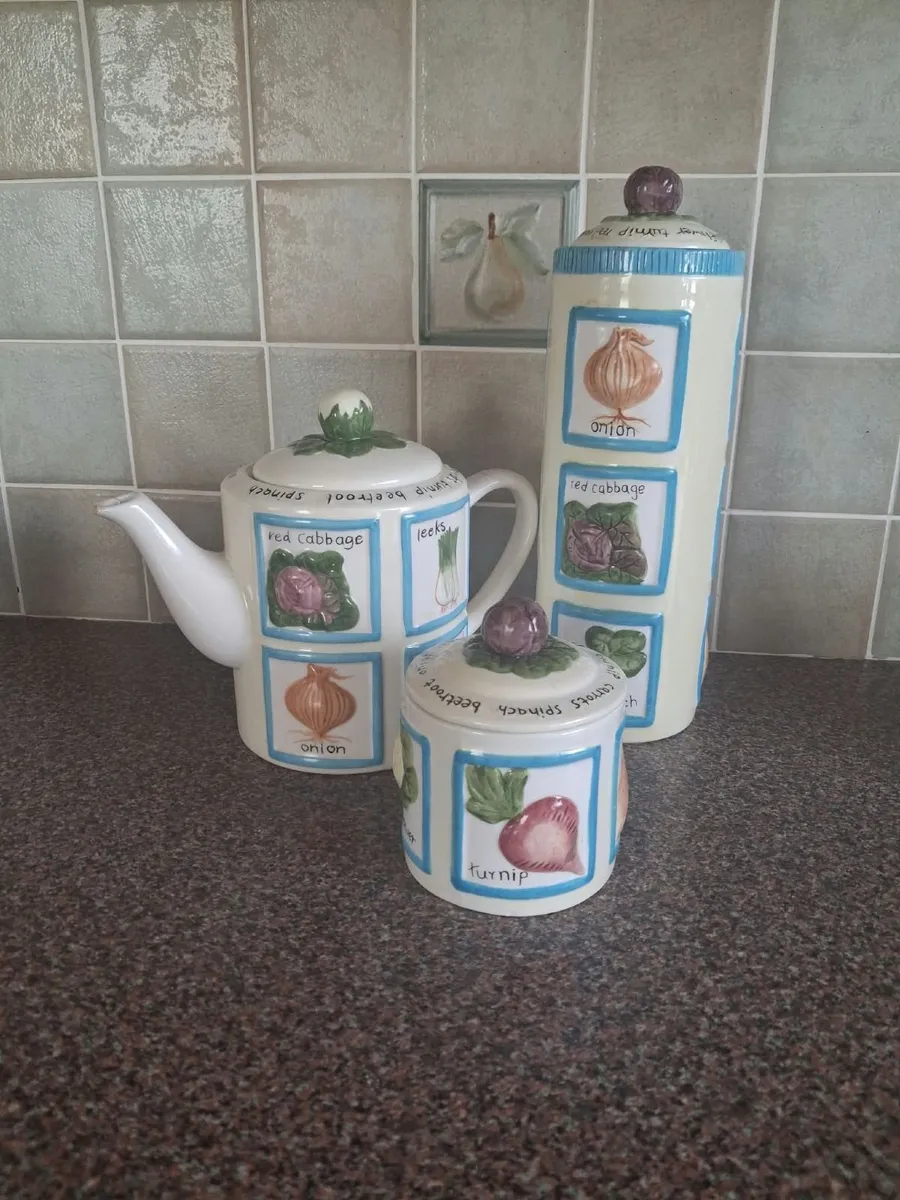 Vintage Rayware "Country Kitchen" Vegetable Teapot - Image 1