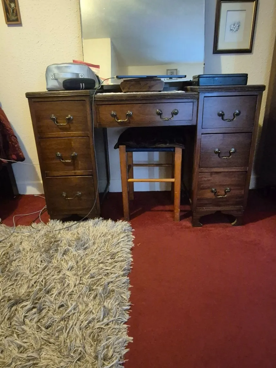 Chest of drawers - Image 1