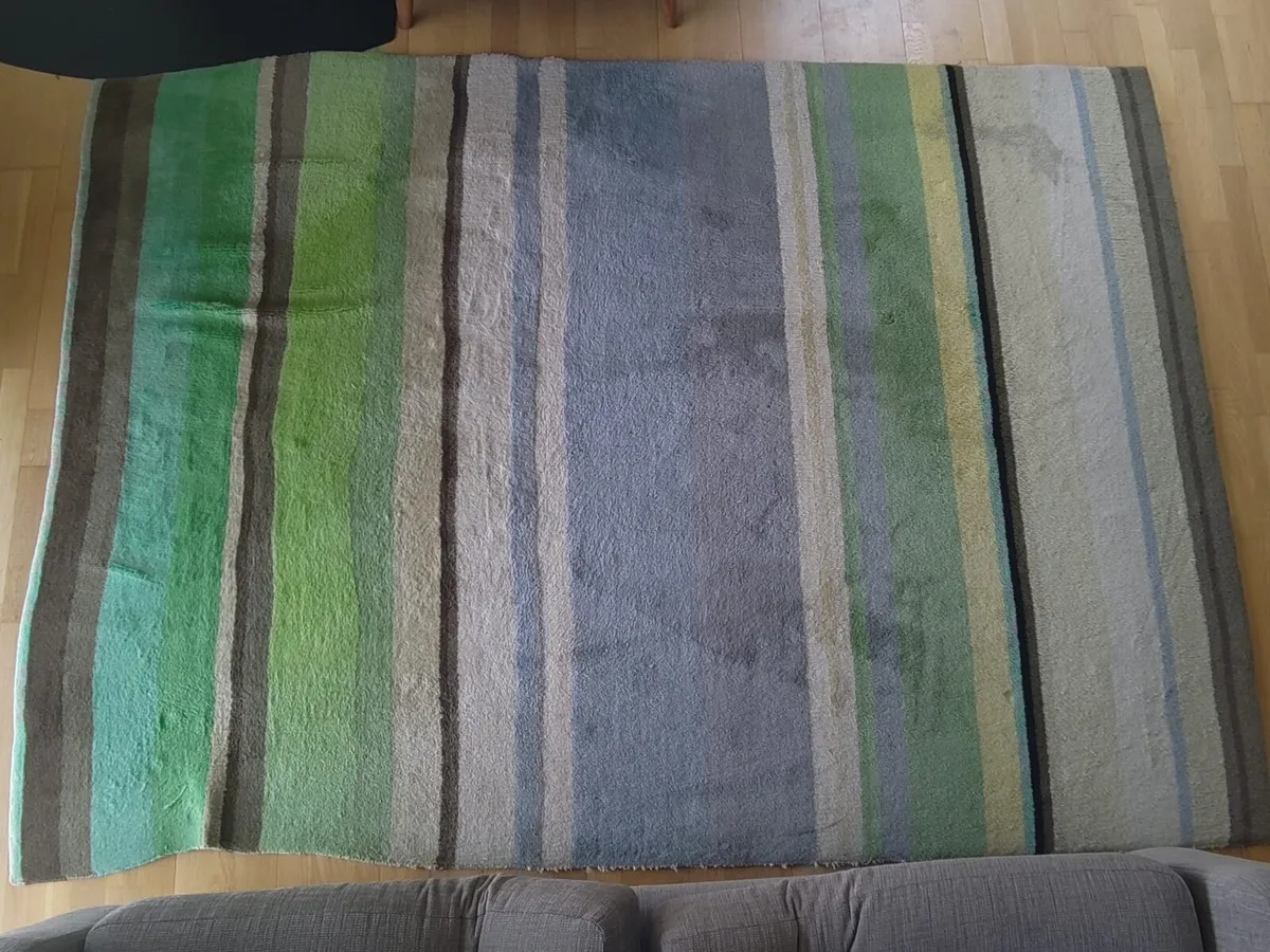 Cool green carpet - Image 2