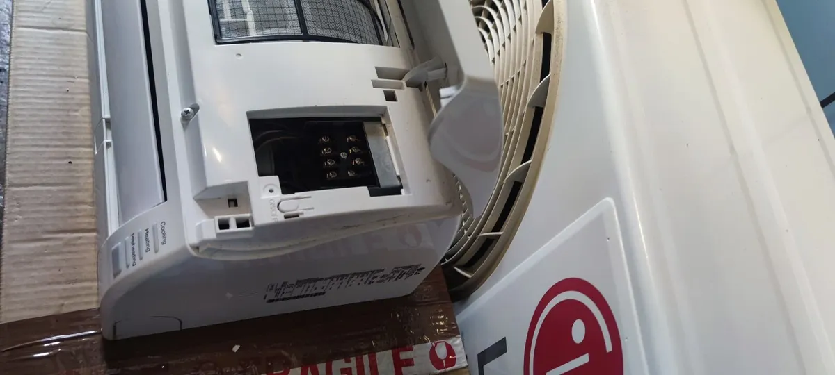 Air conditioning unit LG A/C unit - Image 3