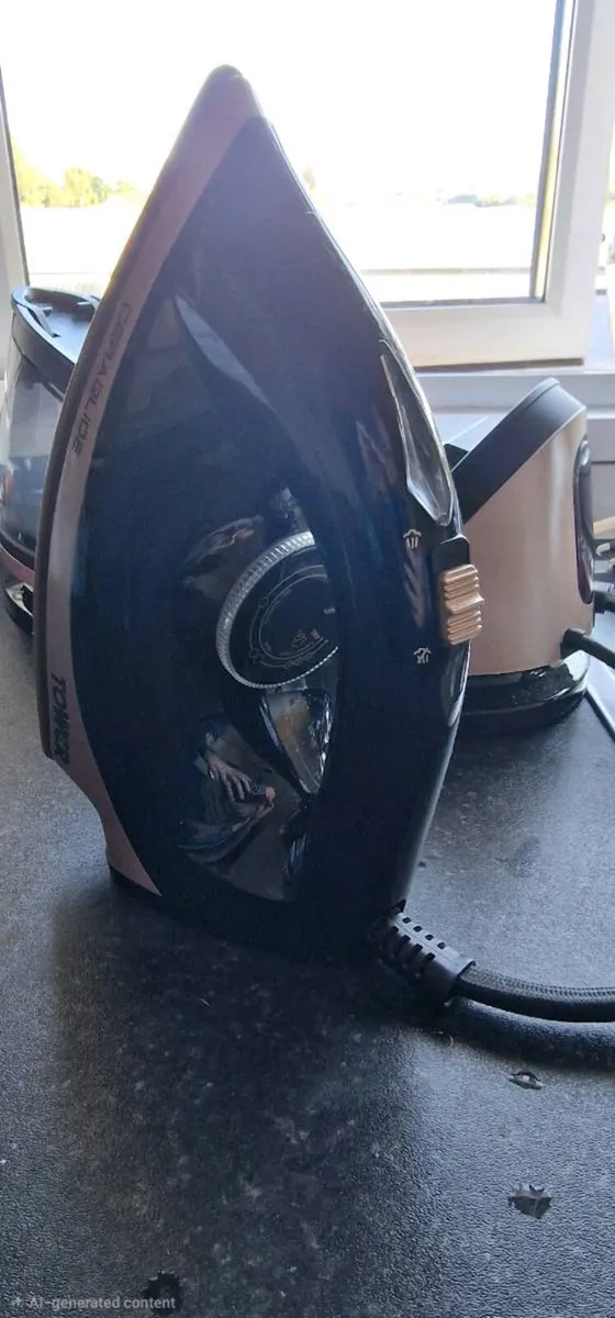 Tower Ceraglide 2700W Steam Generator Iron - Image 3