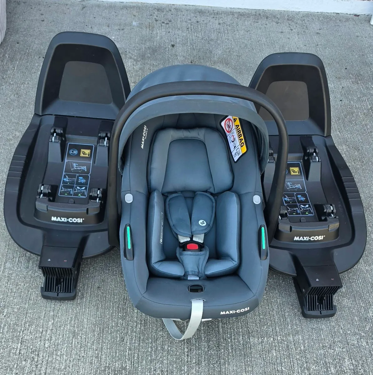 Maxi Cosi Pebble and two Isofix bases - Image 1