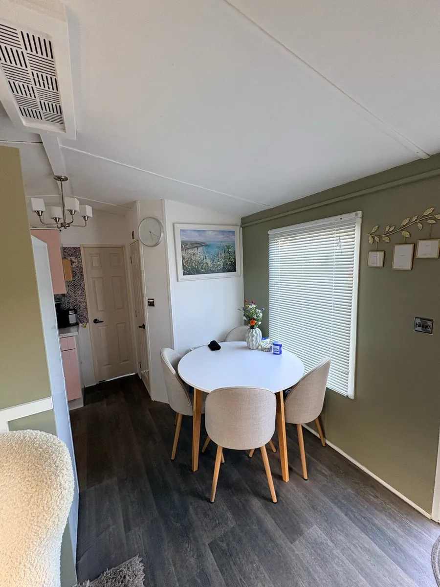 Mobile Home - Image 4