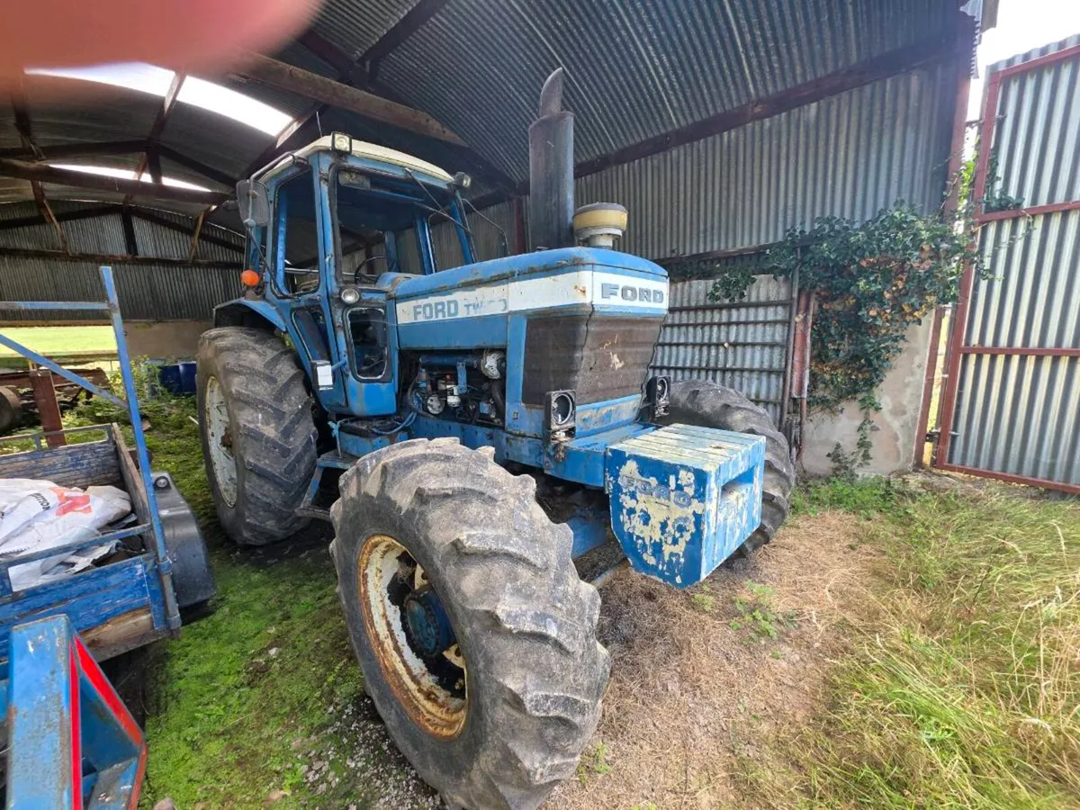 Ford TW20 tractor - Image 2