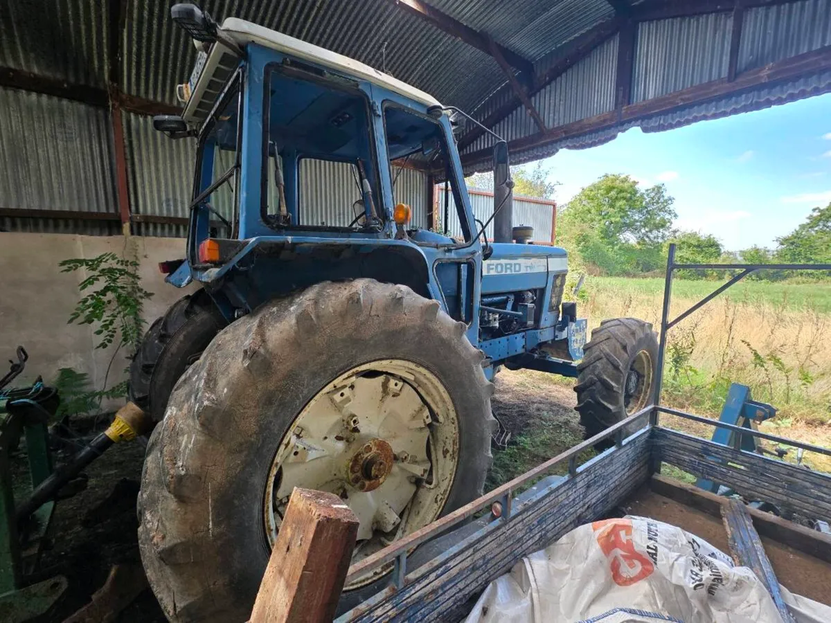 Ford TW20 tractor - Image 3