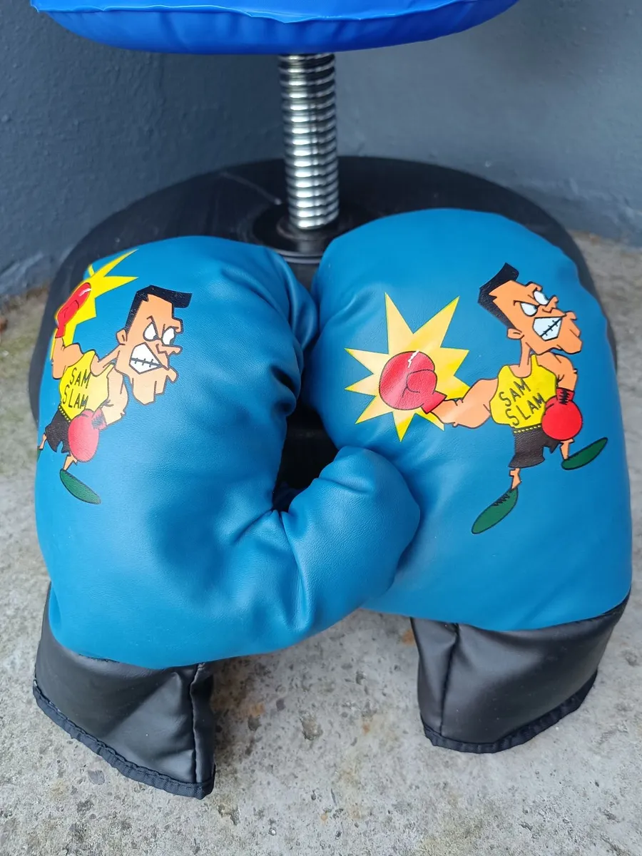 Kids punching bag with gloves - Image 3