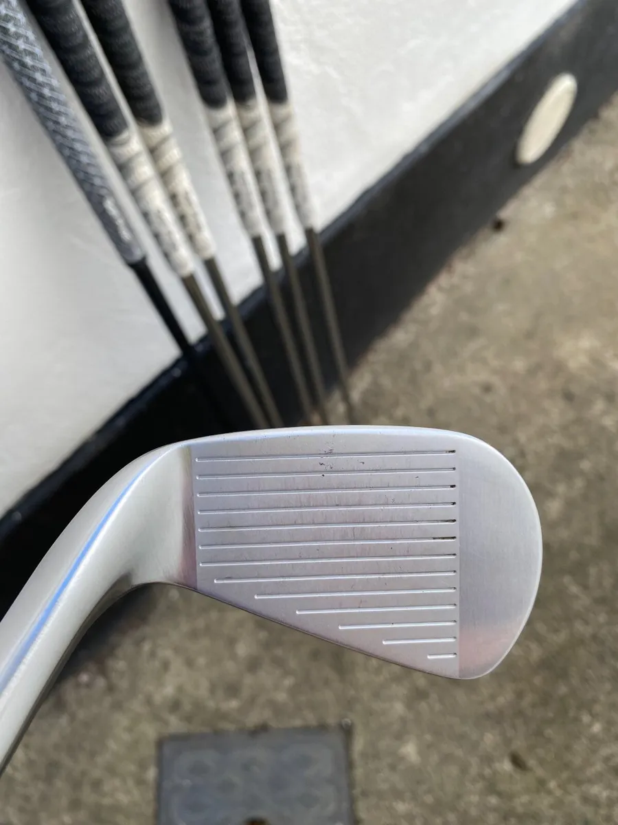 Titleist T100 2023 version (with U100 3 iron) - Image 3