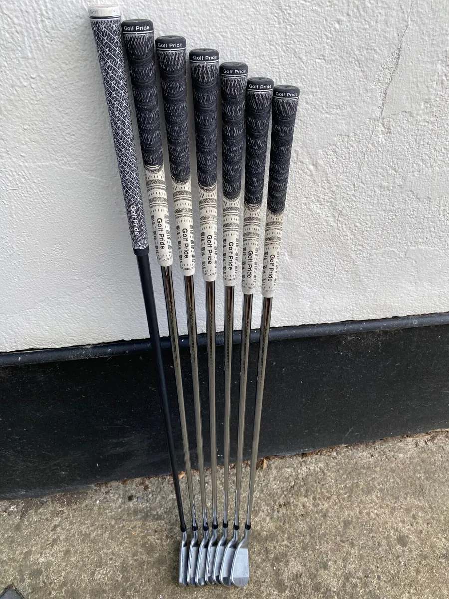Titleist T100 2023 version (with U100 3 iron) - Image 1