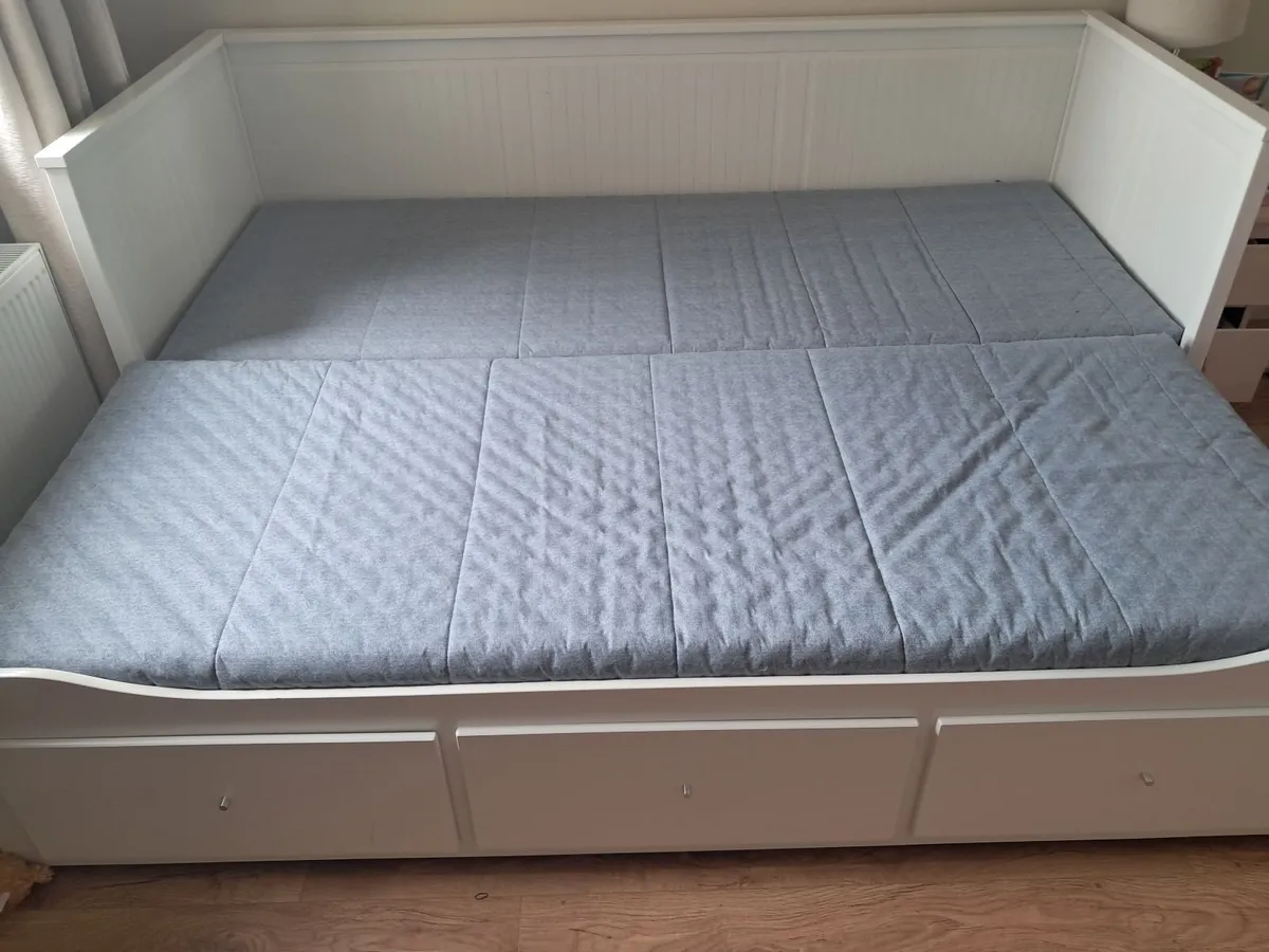 IKEA Hemnes bed with 3 drawers and two mattresses - Image 3