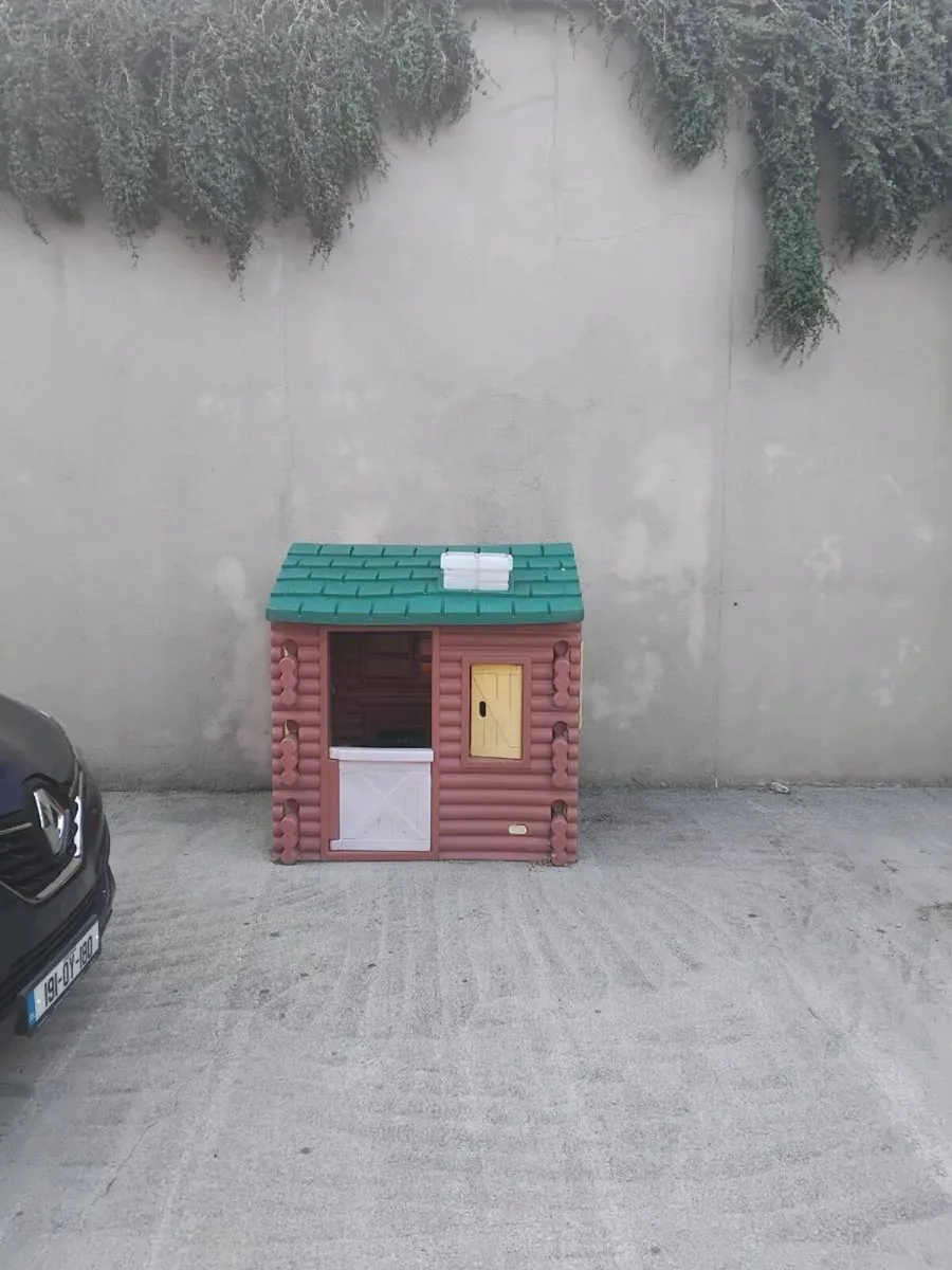 Plastic play house - Image 2