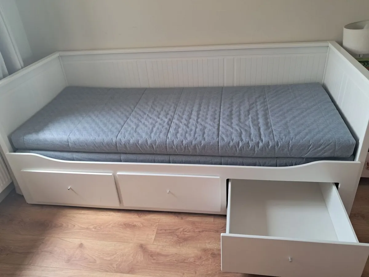 IKEA Hemnes bed with 3 drawers and two mattresses - Image 4