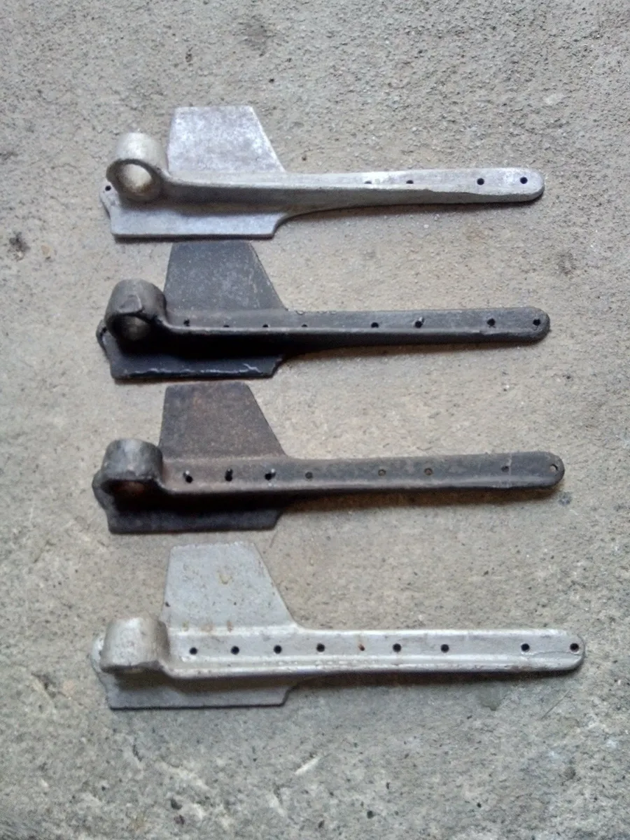 4. Vintage sickle mower knife heads - Image 1