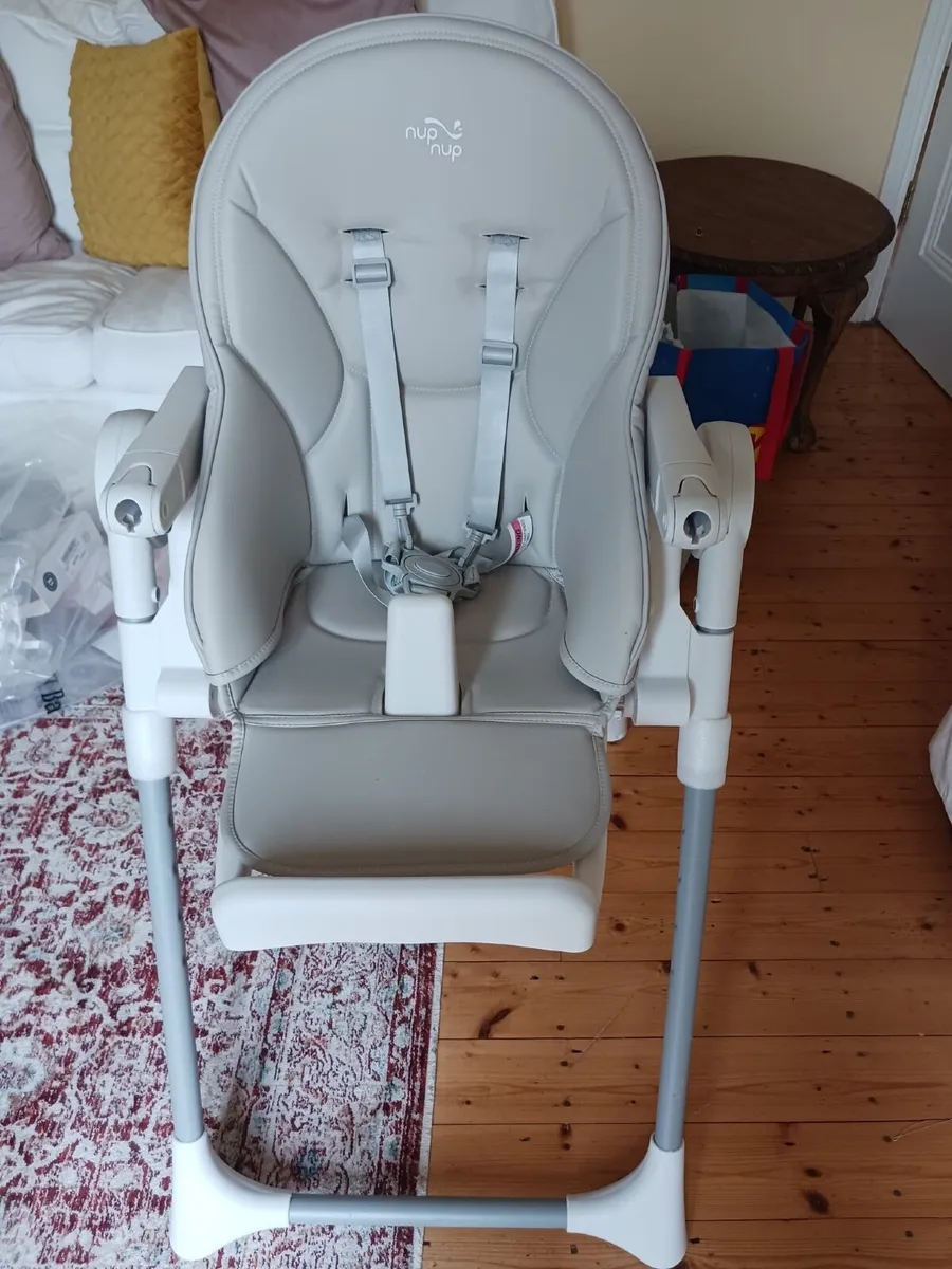 Baby high chair - Image 1