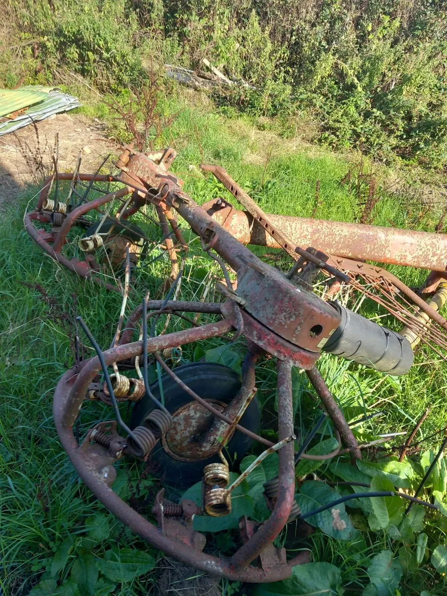Hay bob and trailor parts 2 axels, bradley hitch - Image 1