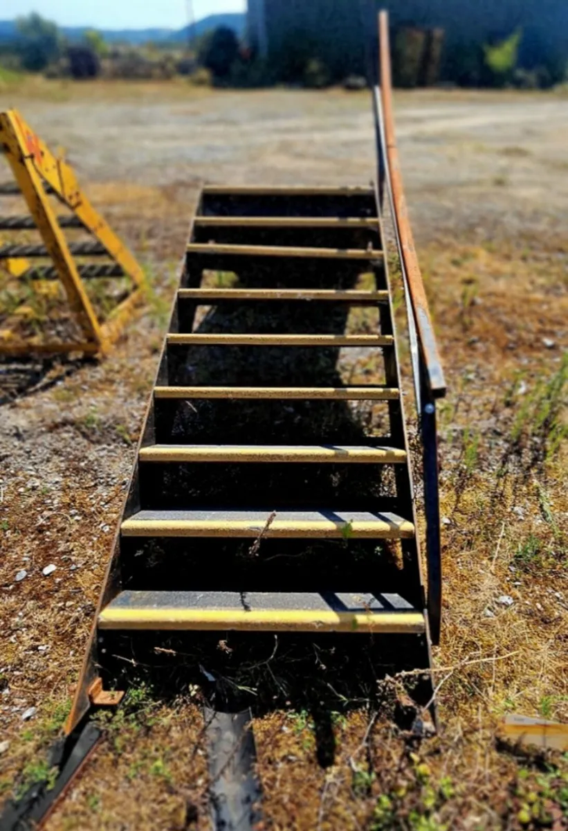 9ft Steel Stairs complete with landing - Image 1