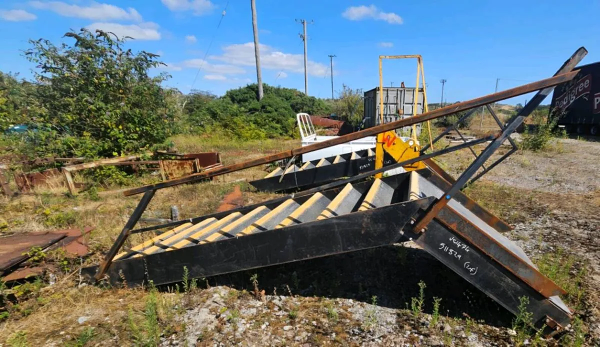 9ft Steel Stairs complete with landing - Image 2