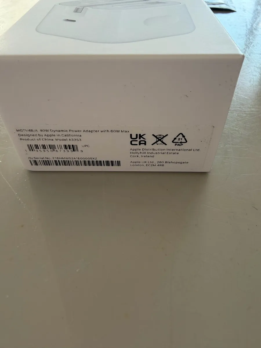 Apple 40W Dynamic Power Adapter - Image 3