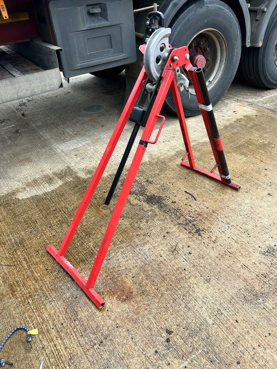 Steel conduit bender
