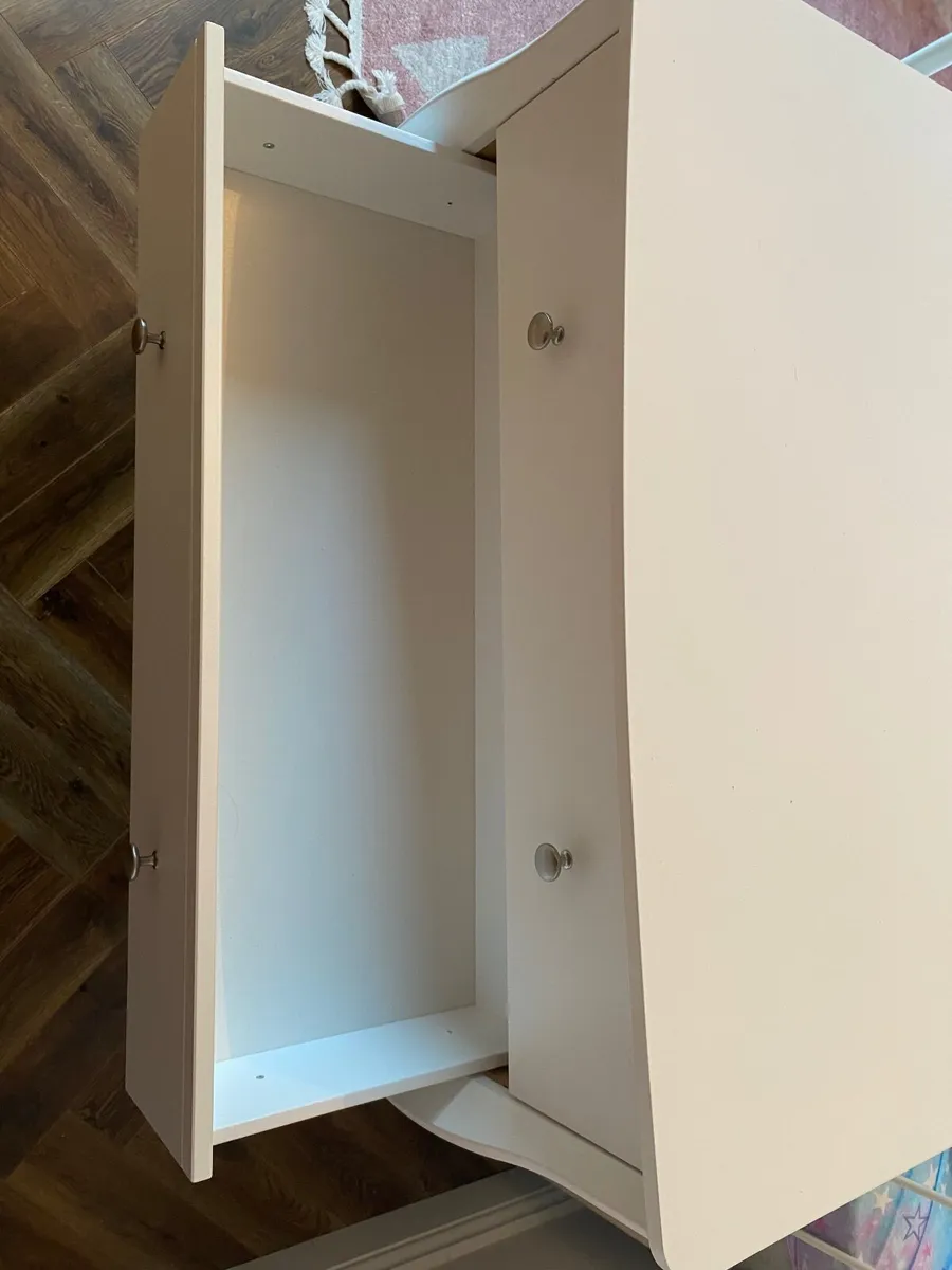 White dresser - Image 4
