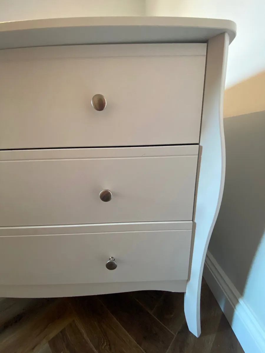 White dresser - Image 2