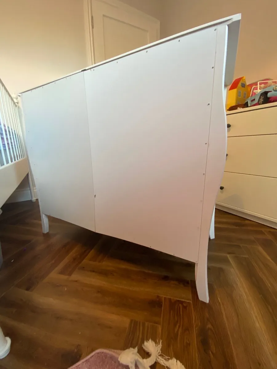 White dresser - Image 3