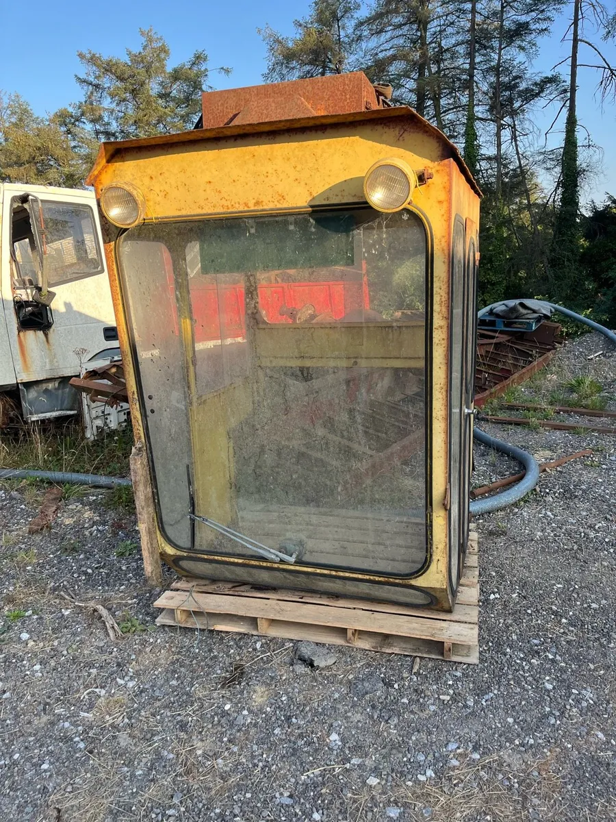 Combine cab - Image 1