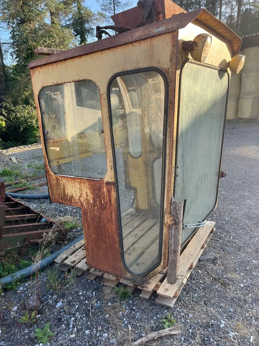 Combine cab - Image 2